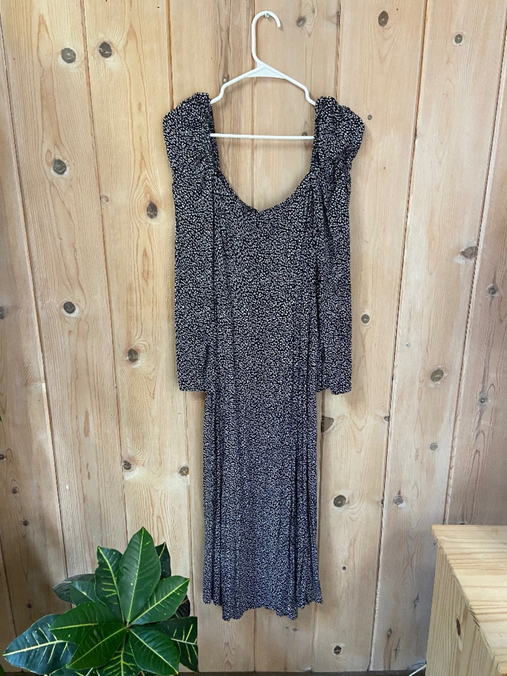 Long sleeve dress with puff sleeves